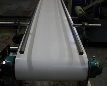 mini conveyor with side guides